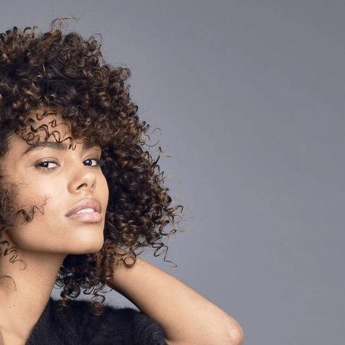 Tina Kunakey Elseve Extraordinary Oil Hero